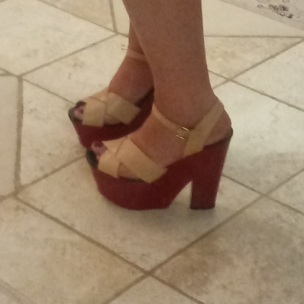 NWT KELSI DAGGER "Darci" Tan/Red Platform Sandal - Picture 5 of 8
